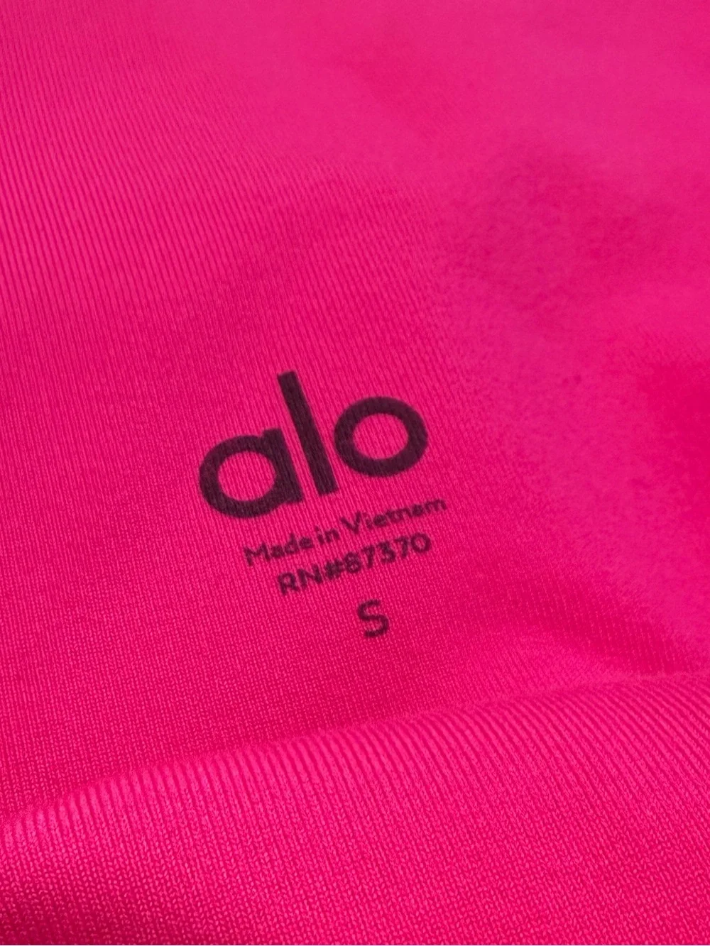 ALO Yoga Bright Hot Pink Biker Shorts Size Small 7” Inseam